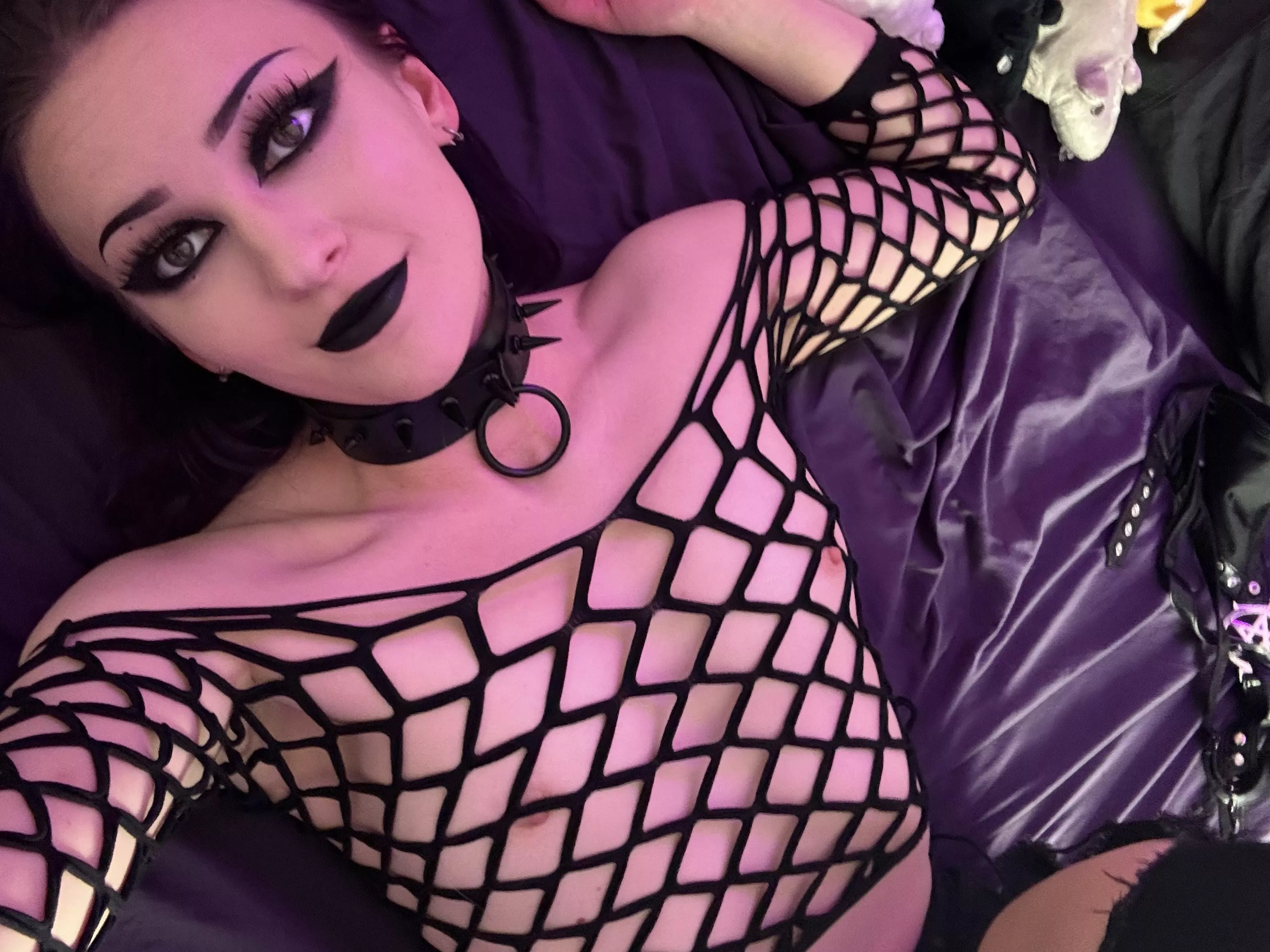 Hope you don’t mind black lipstick on your dick 