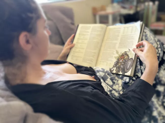 Just a mom reading up on dungeons and dragons with her tits out. You can be sexy and nerdy at the same time right?