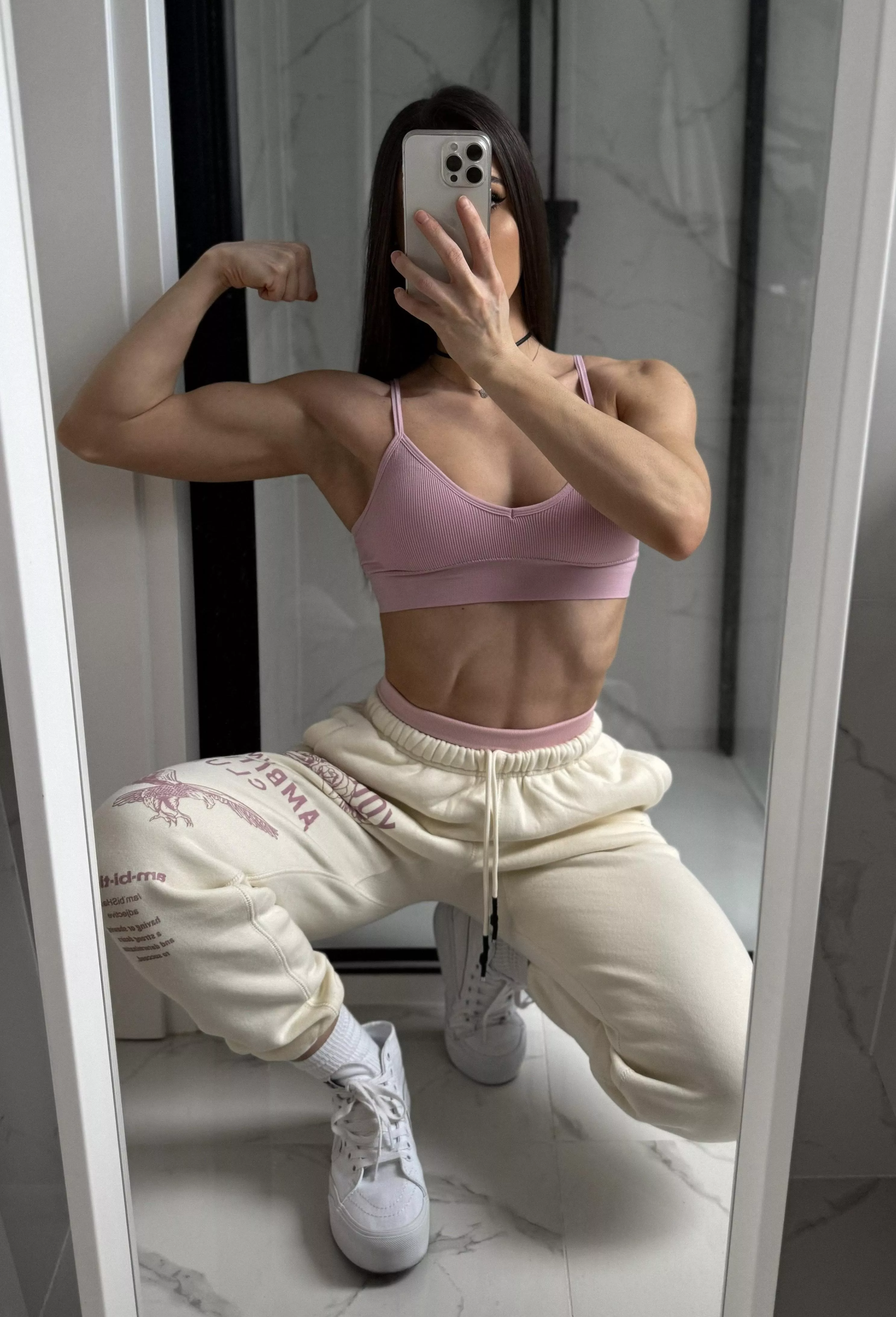 Lina - (@linasphysique)