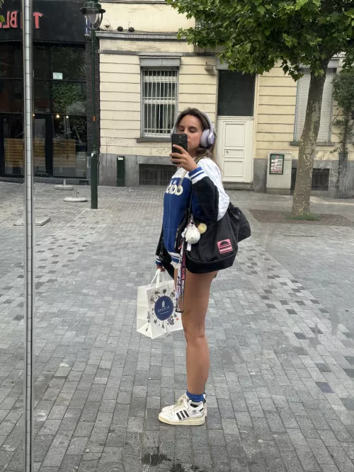 Realized I look buttnaked from the side with those shorts on!