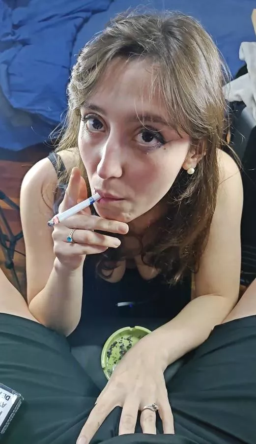 Smoking and teasing 😈😈😈🚬🚬🚬