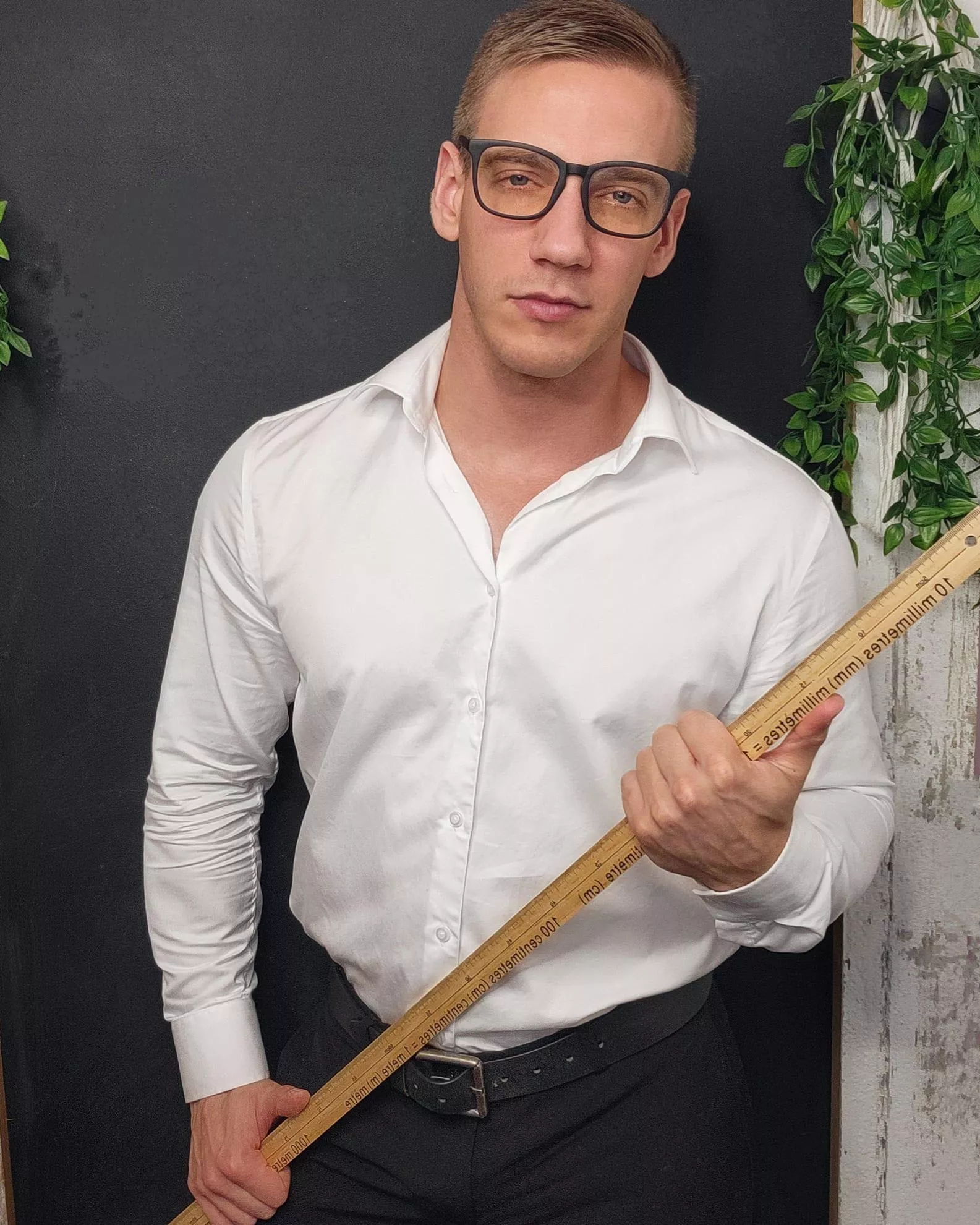 Would you sit for your new teacher 😏..?