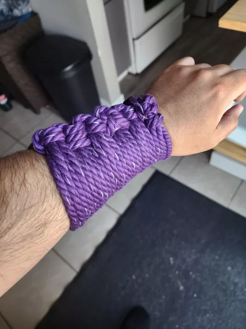 Wrist self tie
