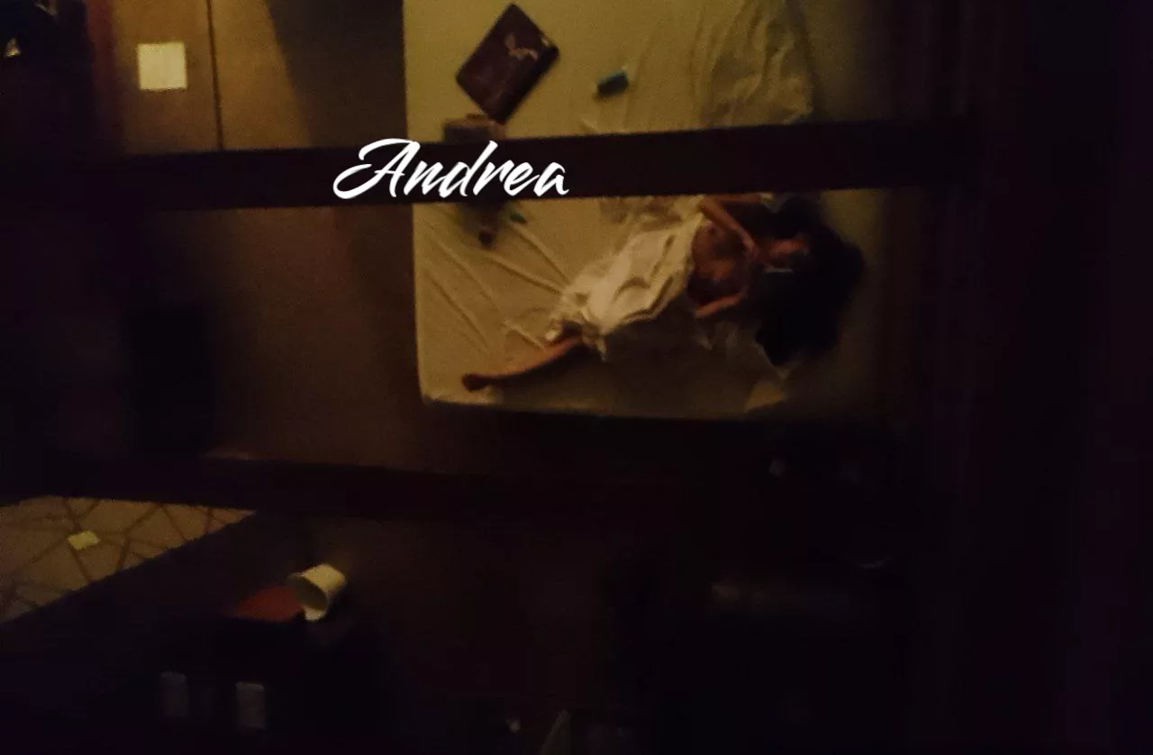 (f) Hinting at the forbidden delights that lie just beyond the light🤫