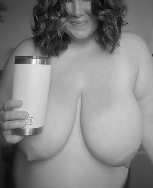 Happy Friday... have a great day! ☀️☕️