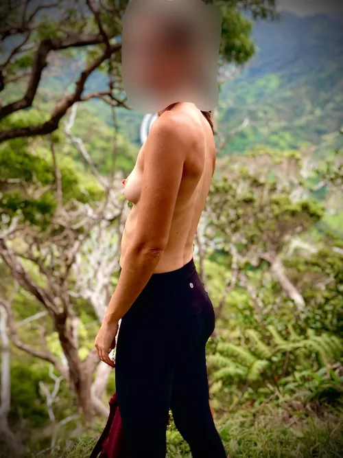 I love to be naked outside 🌈🌸