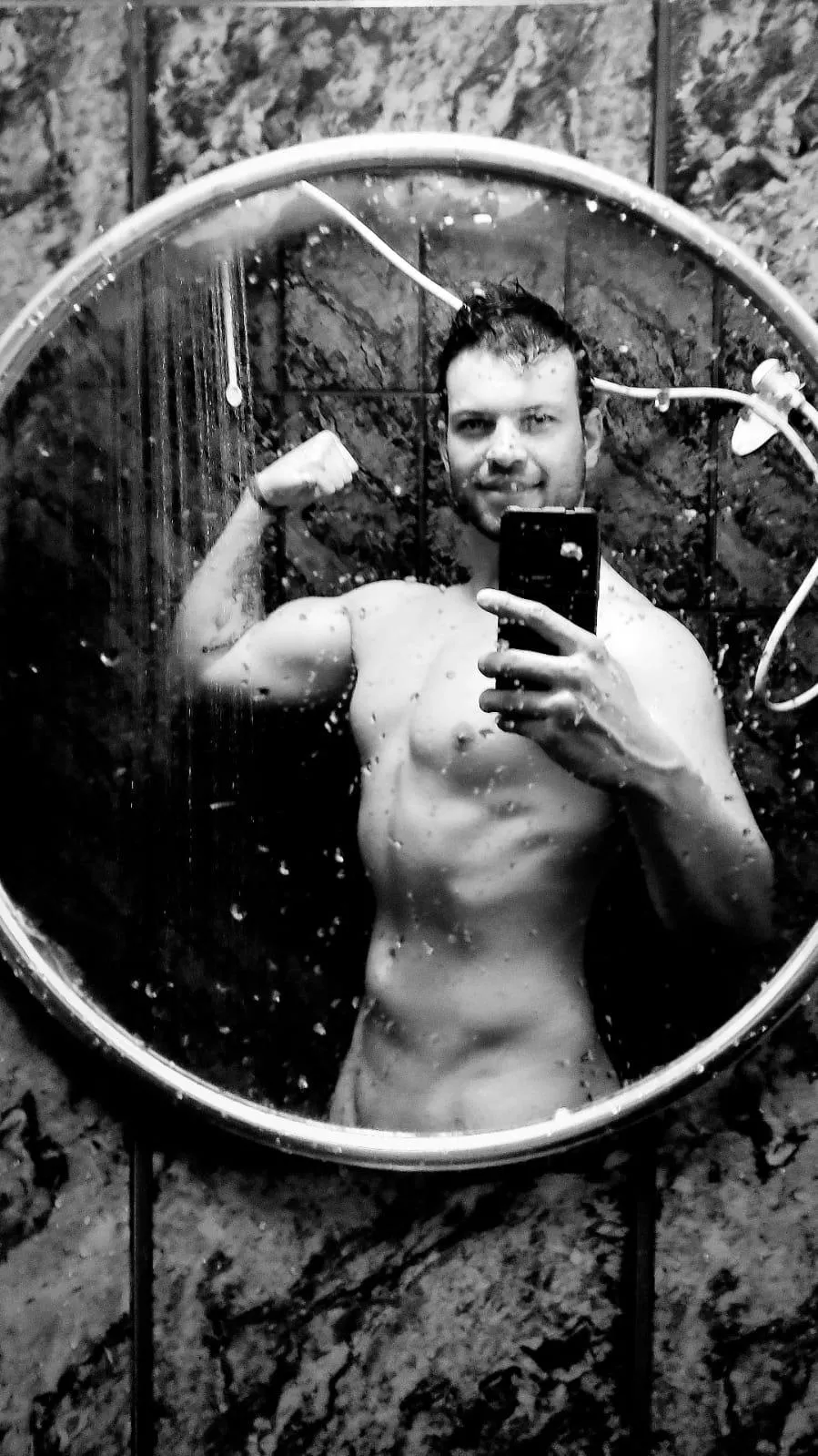 I love to have a mirror in front of my shower 🚿🚿😌😌💪💪

