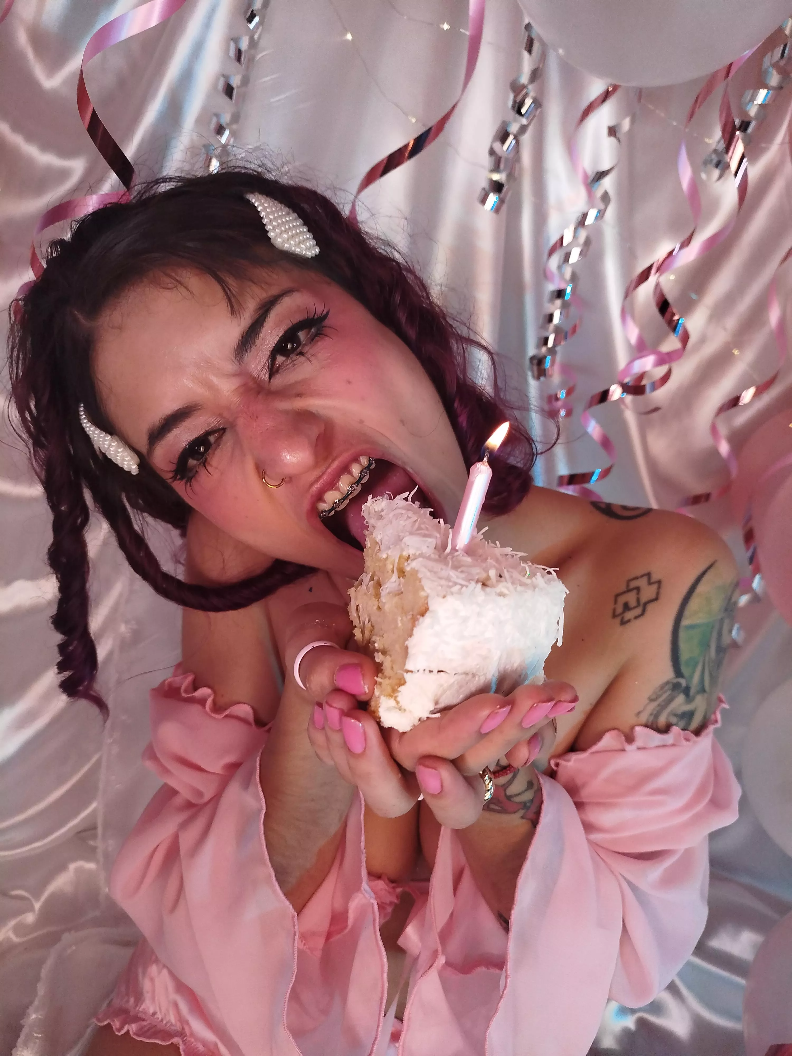 I think I can fit the whole cake!