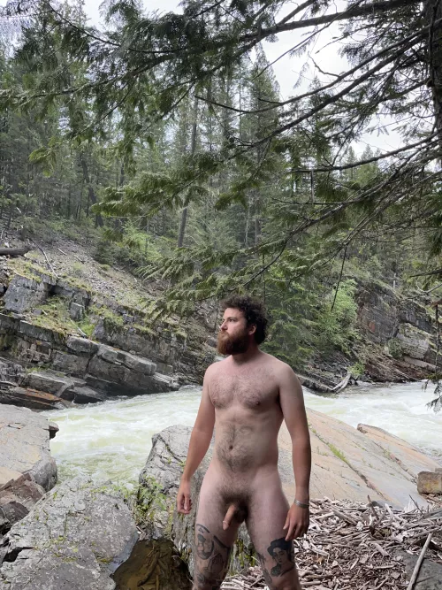 The beautiful Montana 😊 (finally got caught naked in public)