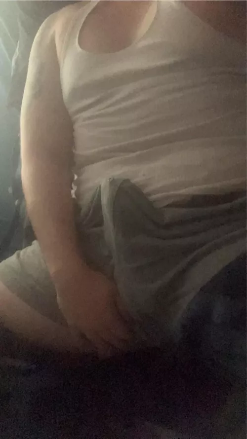 This is how this 25 year old wakes up in the morning 🫢