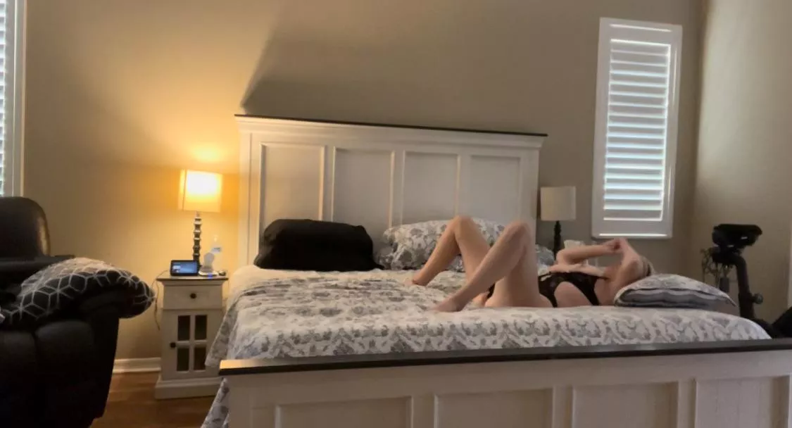 Who wants to come keep me entertained on this crazy rainy day? 33F South Florida 