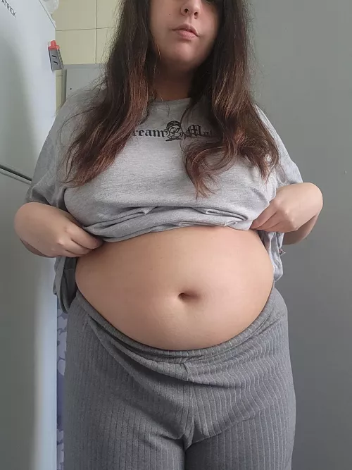 Big belly and deep bellybutton