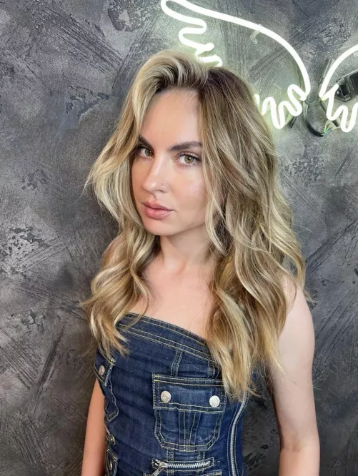 Do u like my new haircut? 🎀  Broadcast in an hour about 🤗 