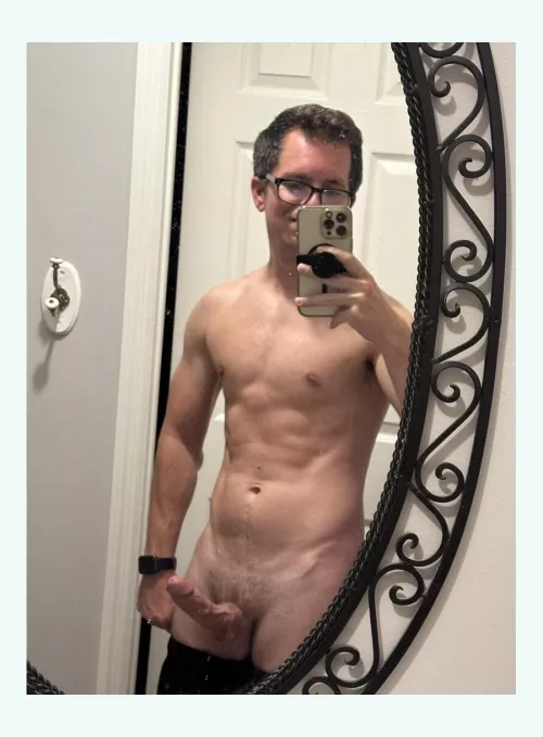 Don’t mind tue dirty mirror