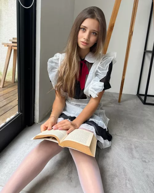 Naturally hot maid which can fulfill all your needs 