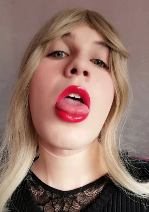 Slide it in, nice and deep 💦😩