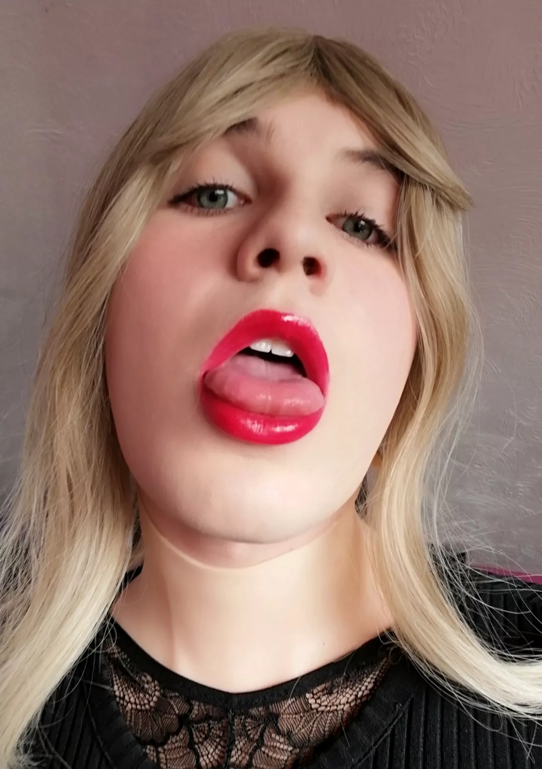 Slide it in, nice and deep 💦😩