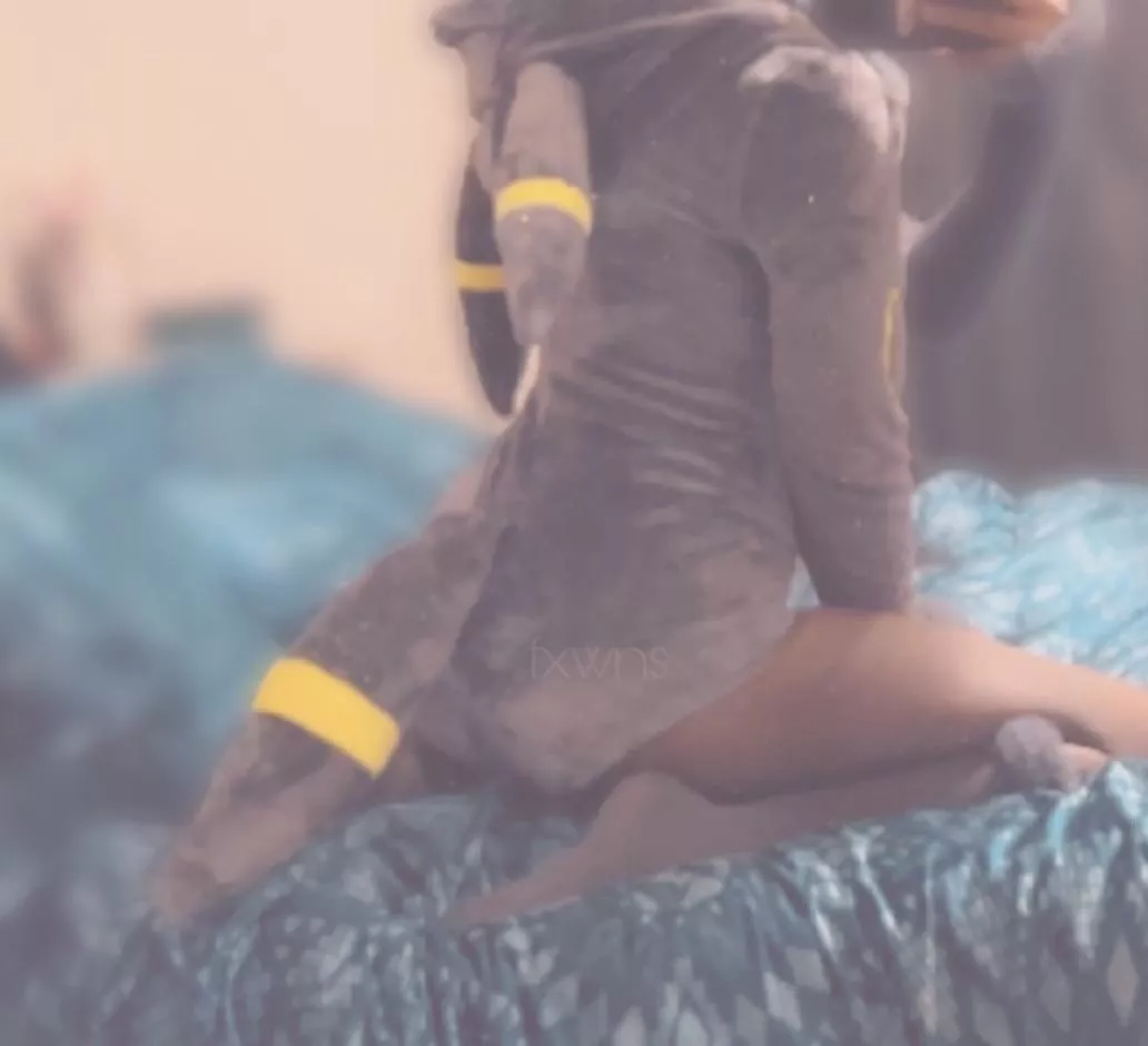 🖤Buenos Dias, still so excited about my umbreon one piece 💛