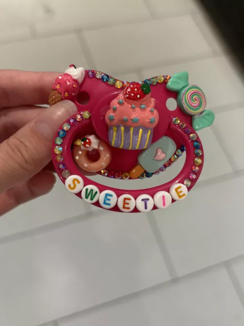 Decorated a new paci 🍭🍬