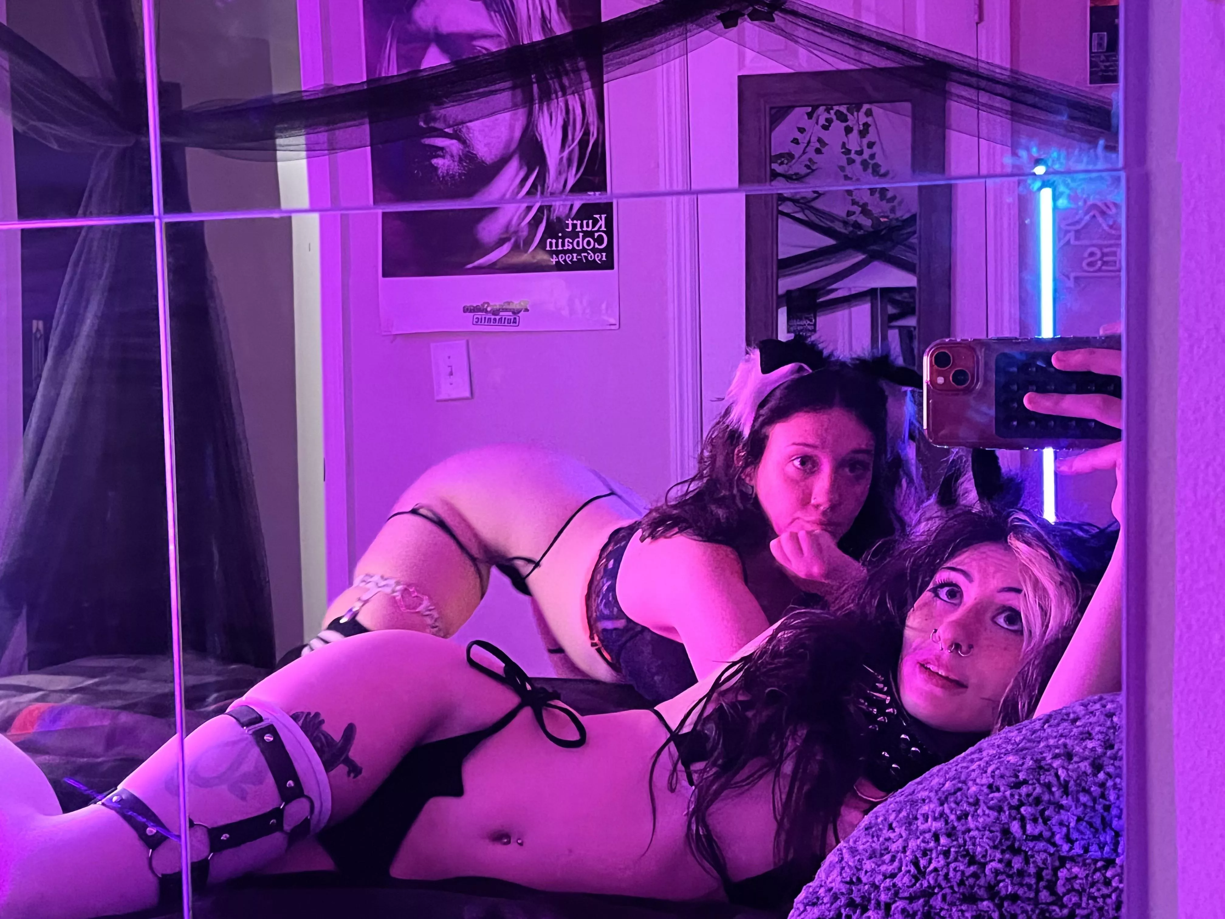 Double kitty girled up on a Tuesday afternoon 