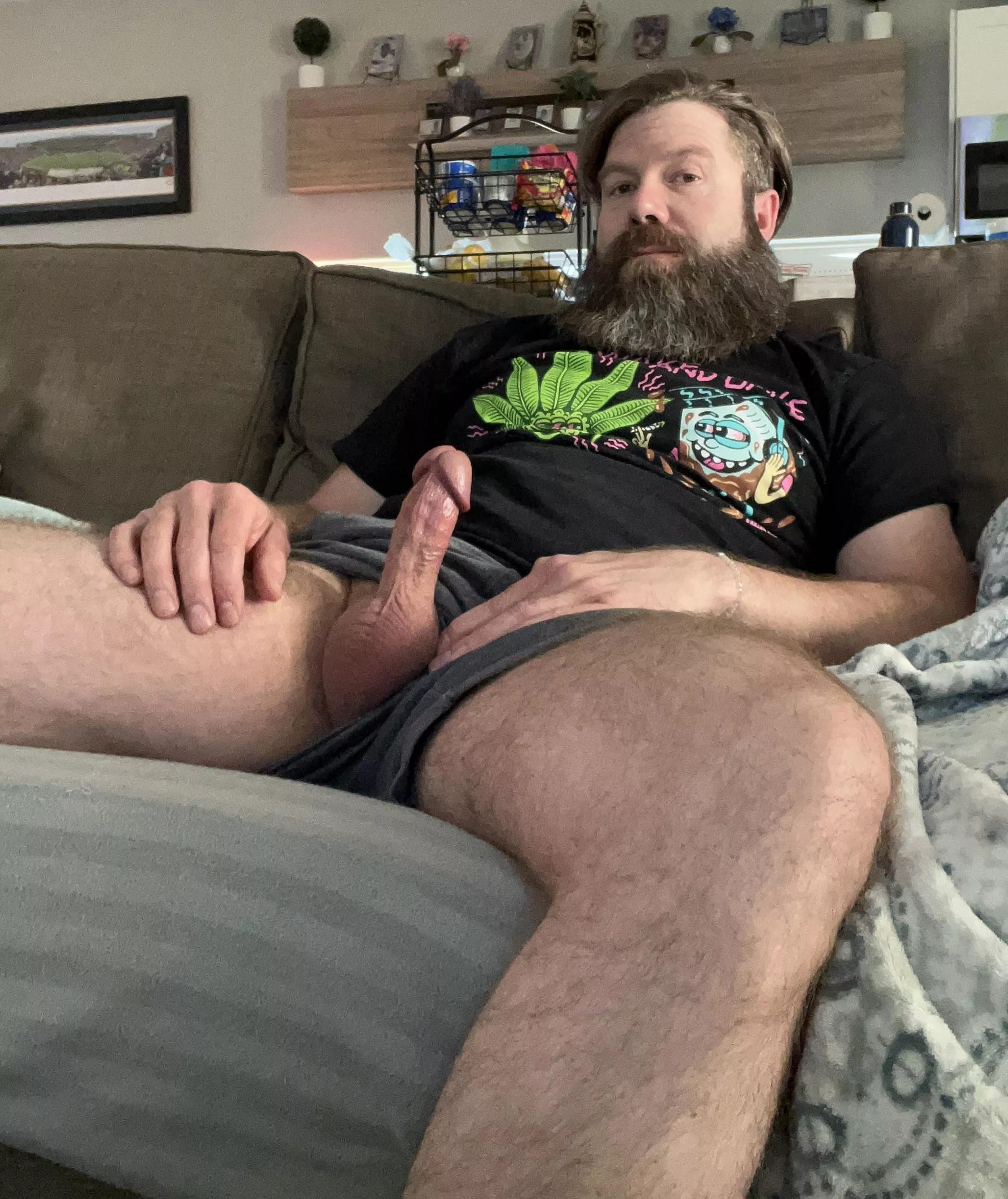 How about a Father’s Day Bj on the couch? 😎 How about a Father’s Day Bj on the couch? 😎