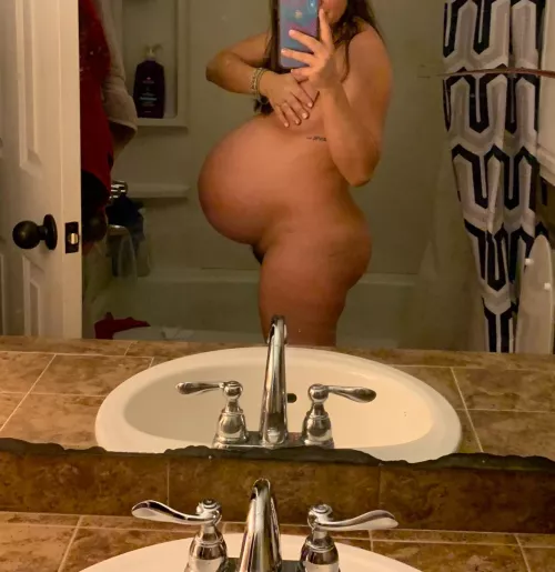 How badly do you wanna fuck my pregnant body 😏
