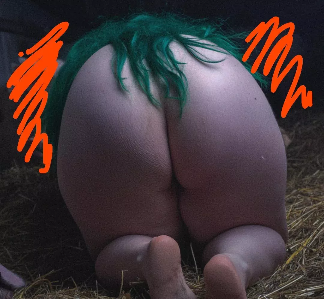 I love it in the bum like this...