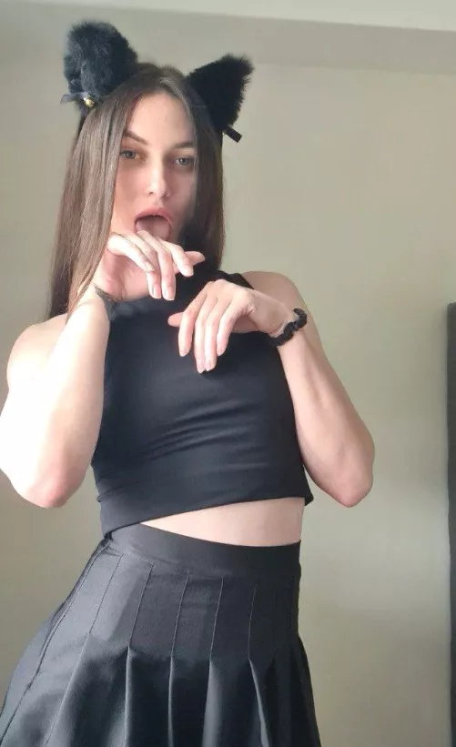 I'm a kitty who licks everything very well