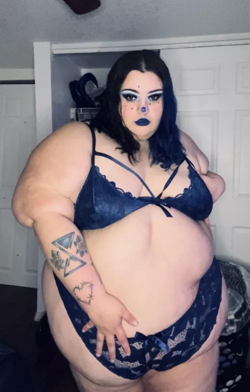 Imagine feeding me as I’m dressed like this 👀🫐