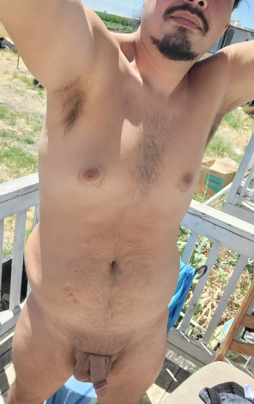 It feels so good to get some backyard sun ☀️ 