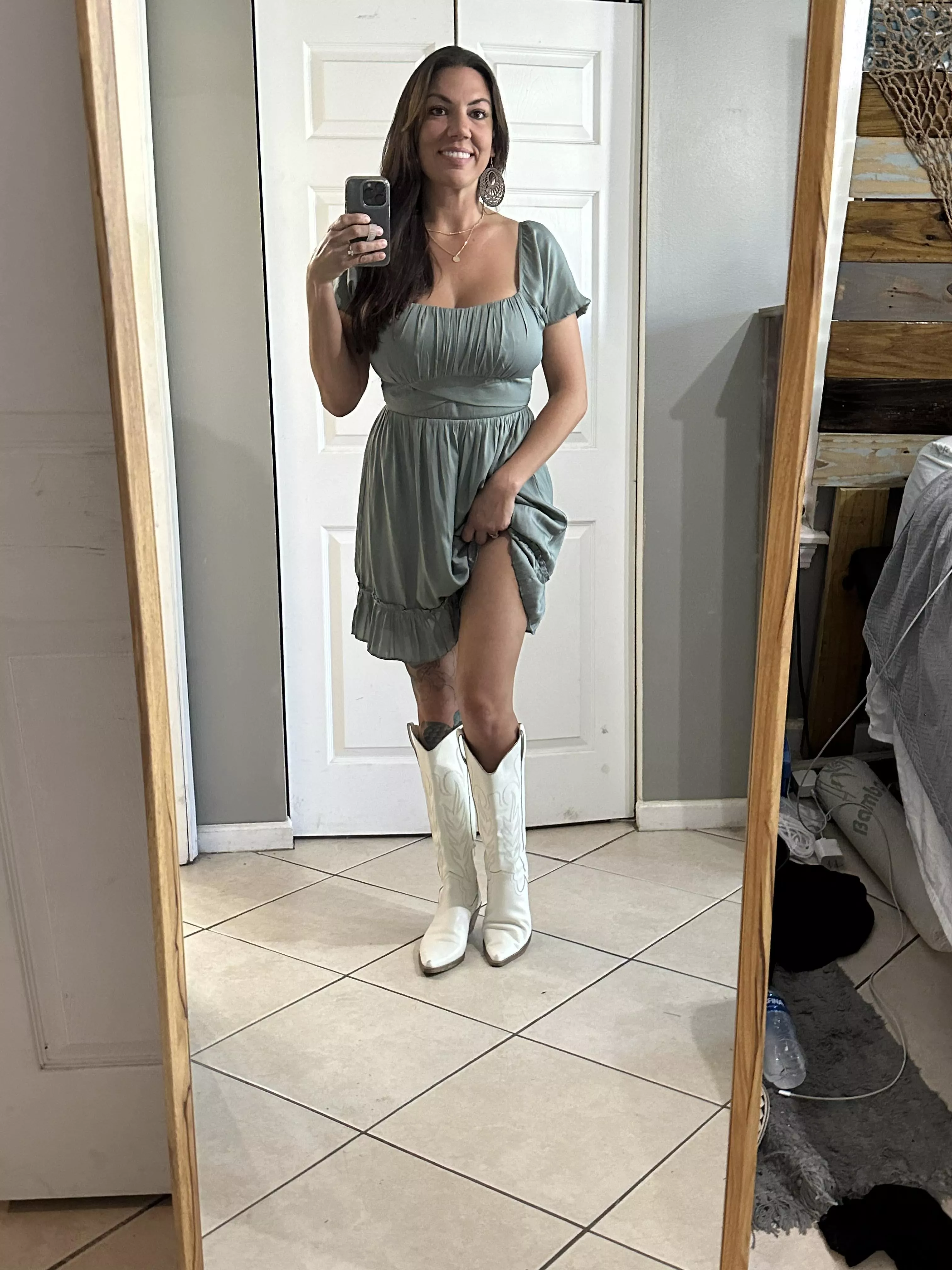 The thought of being fingered outdoors under this dress always turns me on