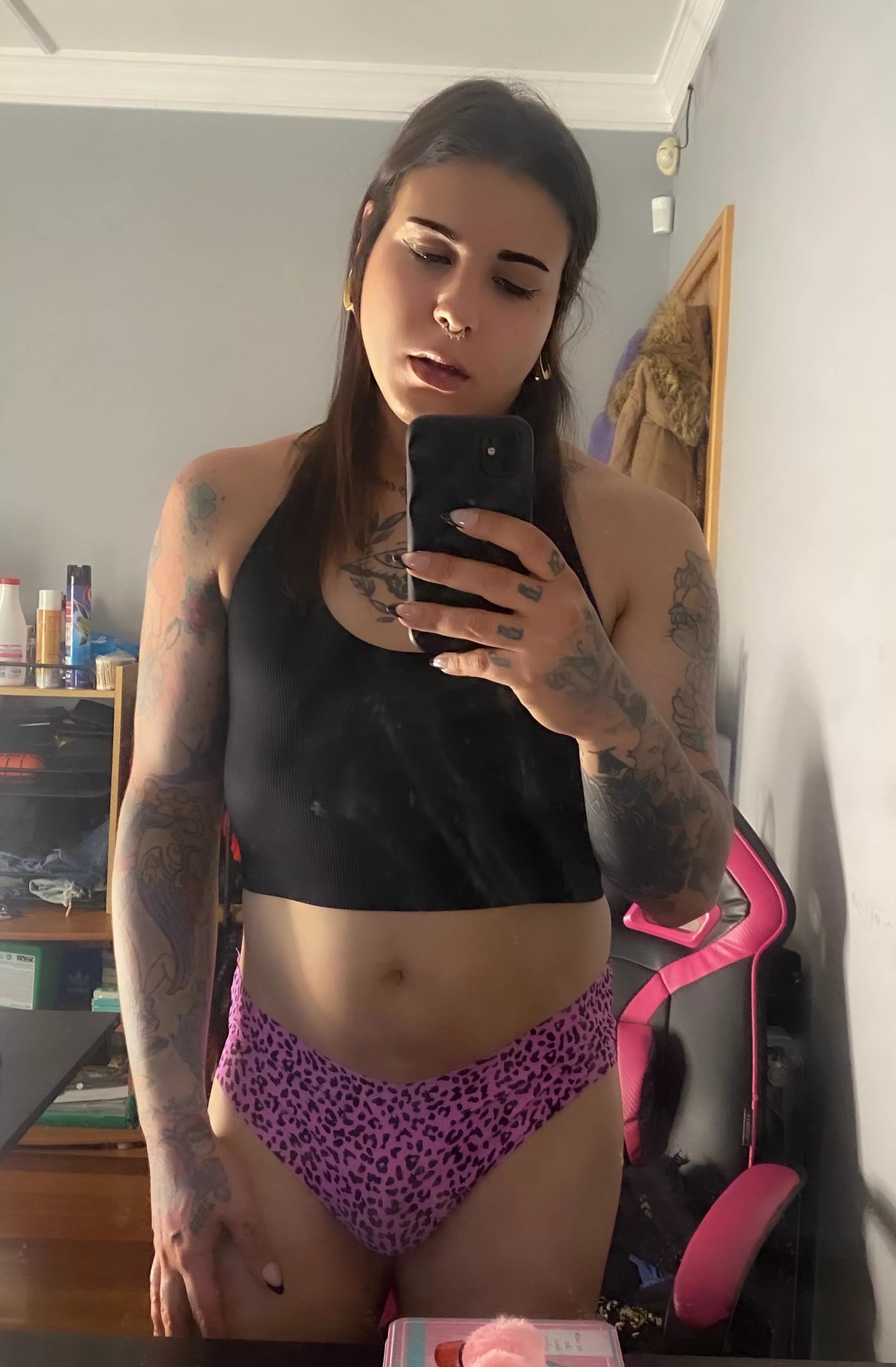 Time to rest after the gym 🖤🩷