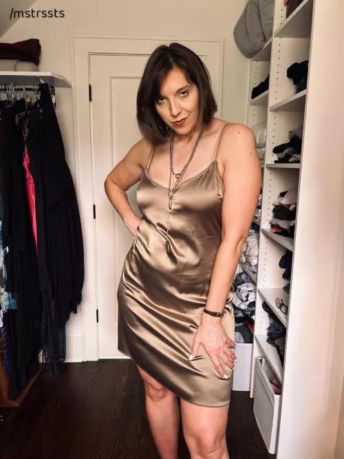 Who’s coming to the reunion as my arm candy (f48)