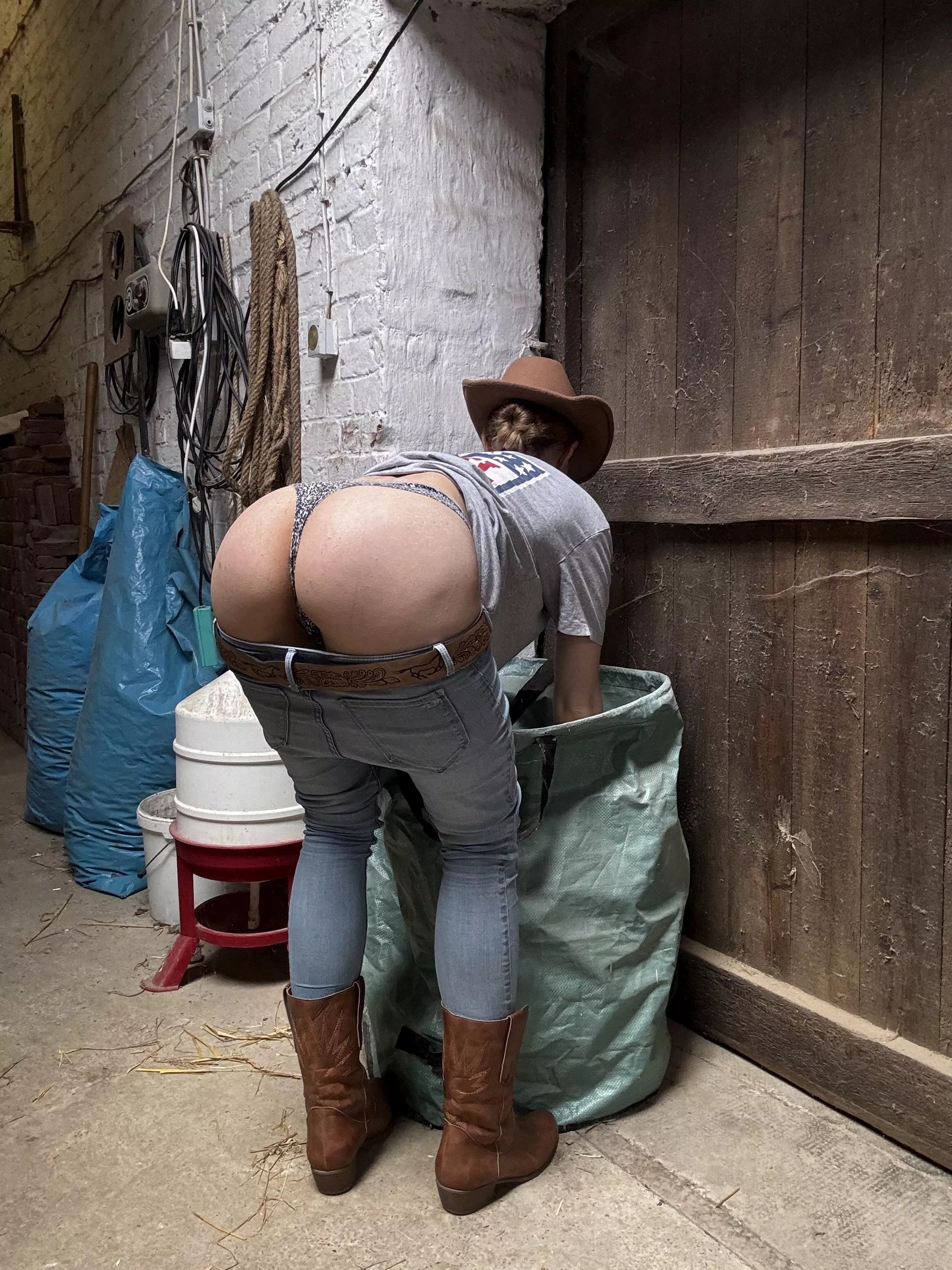 can you help me prepare the food outside