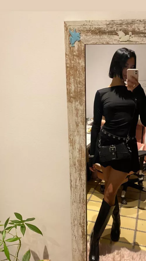 Darlinggg in leather