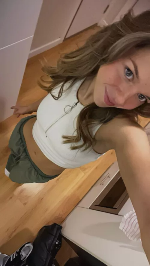 Do you think i look cute in this white crop top?