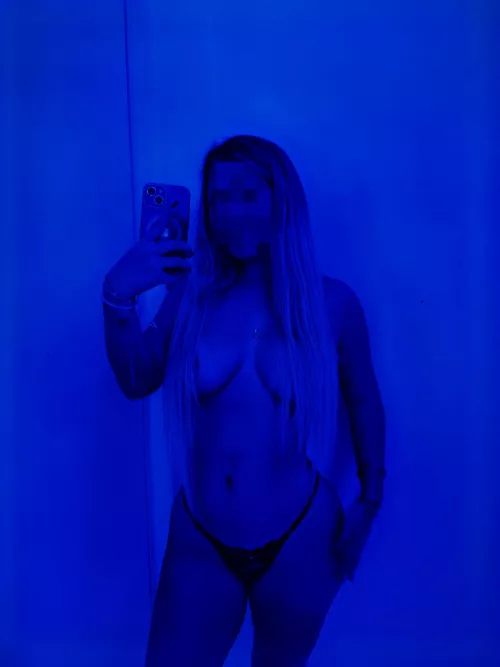 i love fucking with blue light