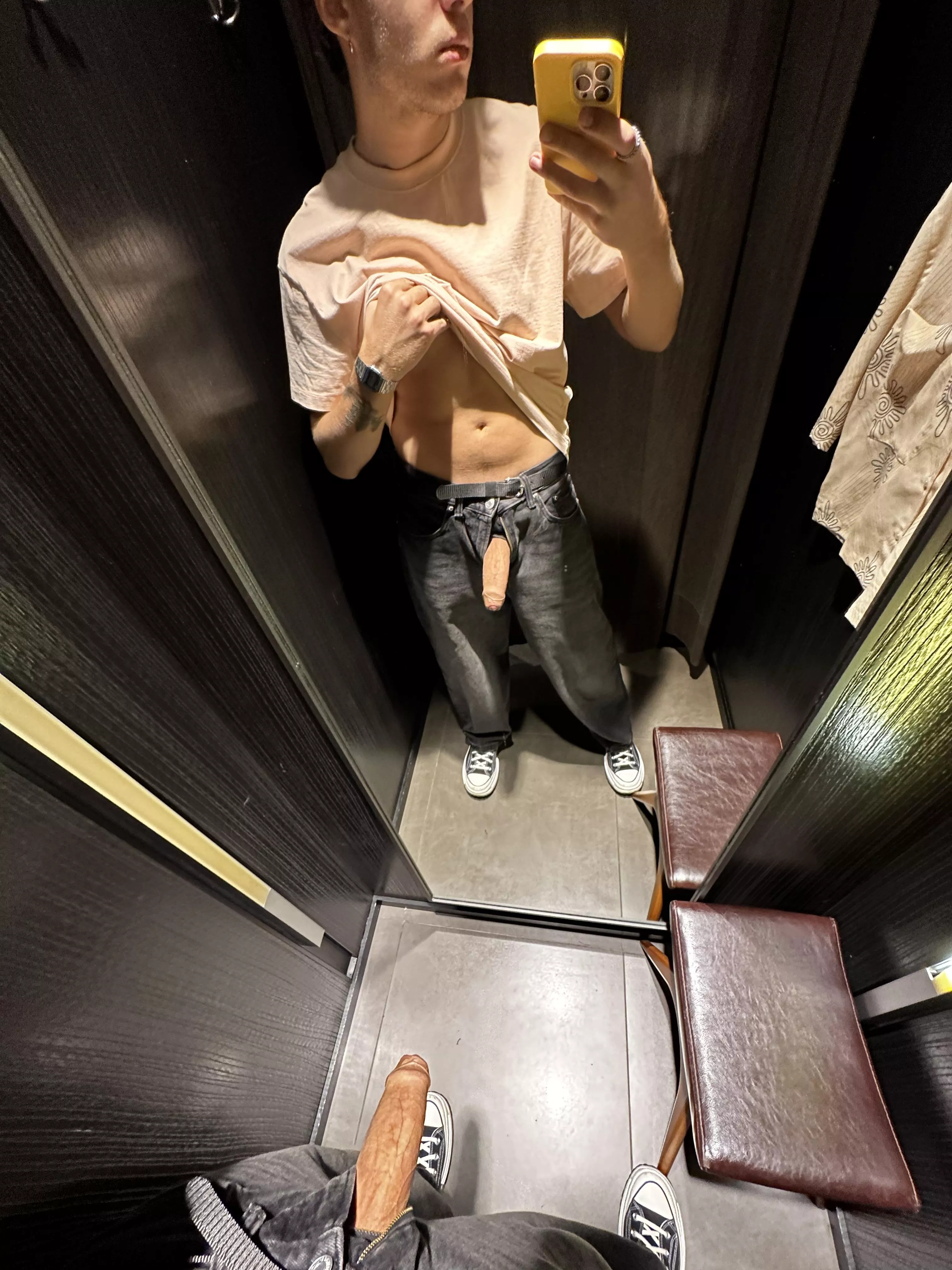 I love to draw, will you move the fitting room curtain?