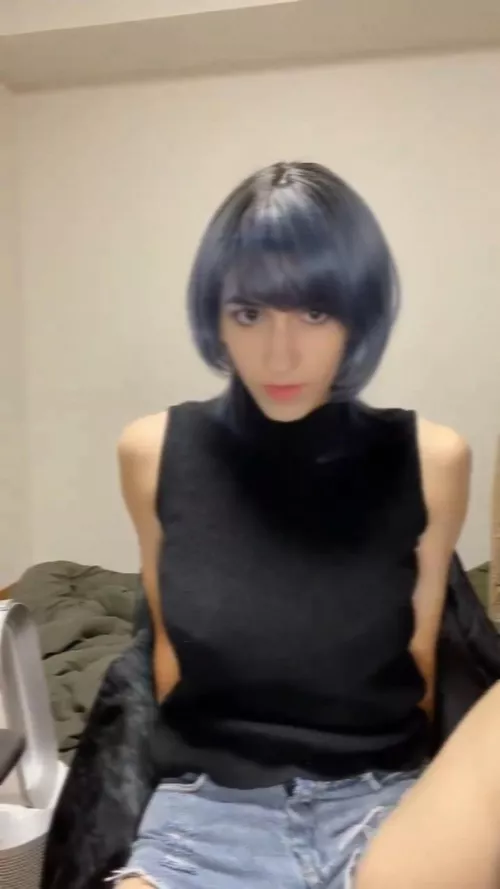 I think I am straight but kinda want to try going out dressed