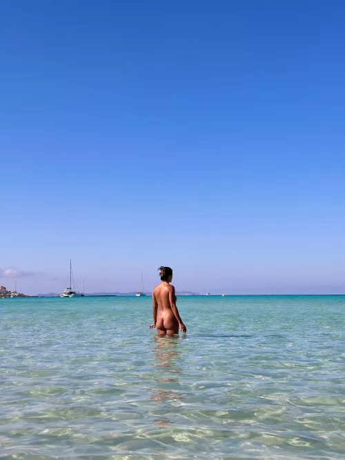 I’m so happy to visit this beach!