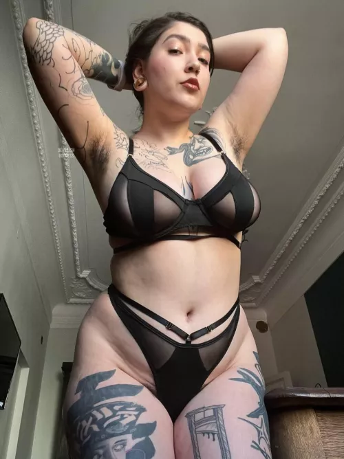 My hairy pits wait for your tongue