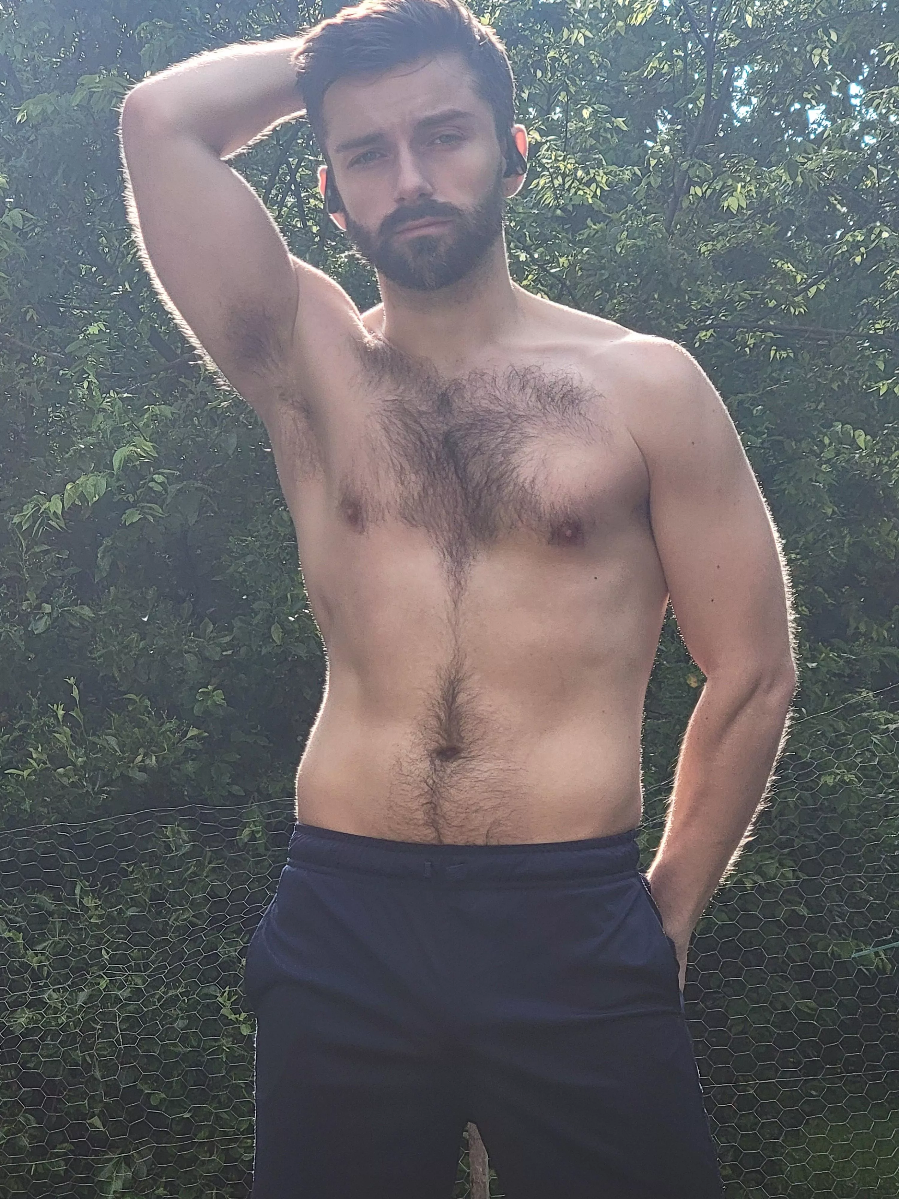 sweating it out in my backyard ✌️🍃