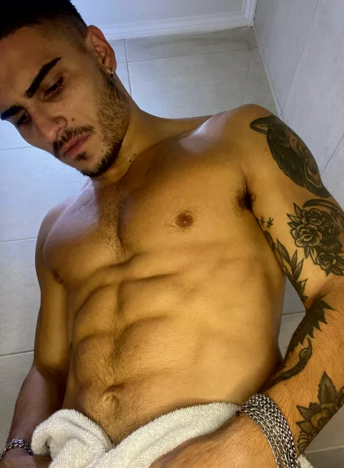 Who wants to see my tight, soaked body after a hot shower?