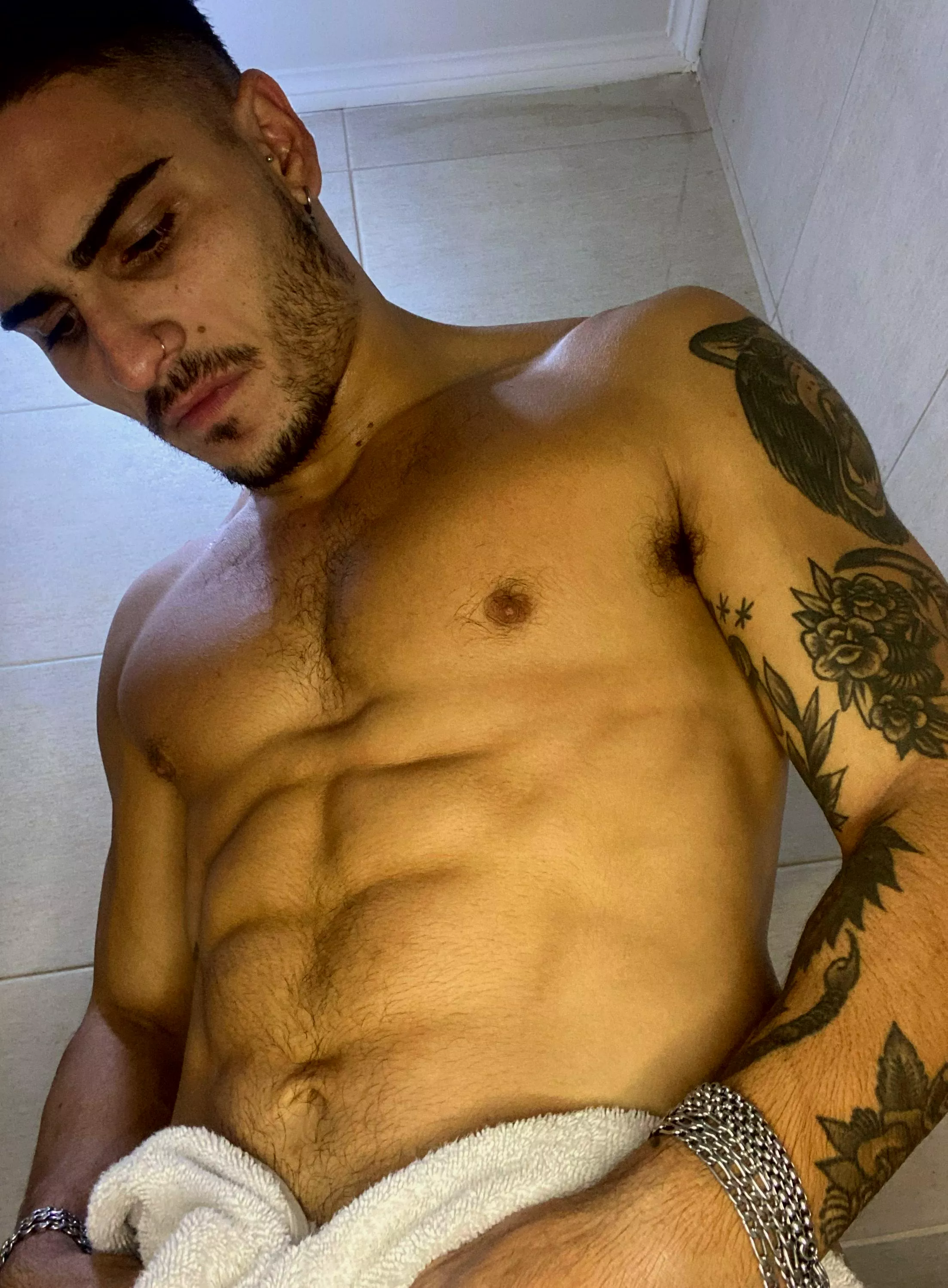 Who wants to see my tight, soaked body after a hot shower?