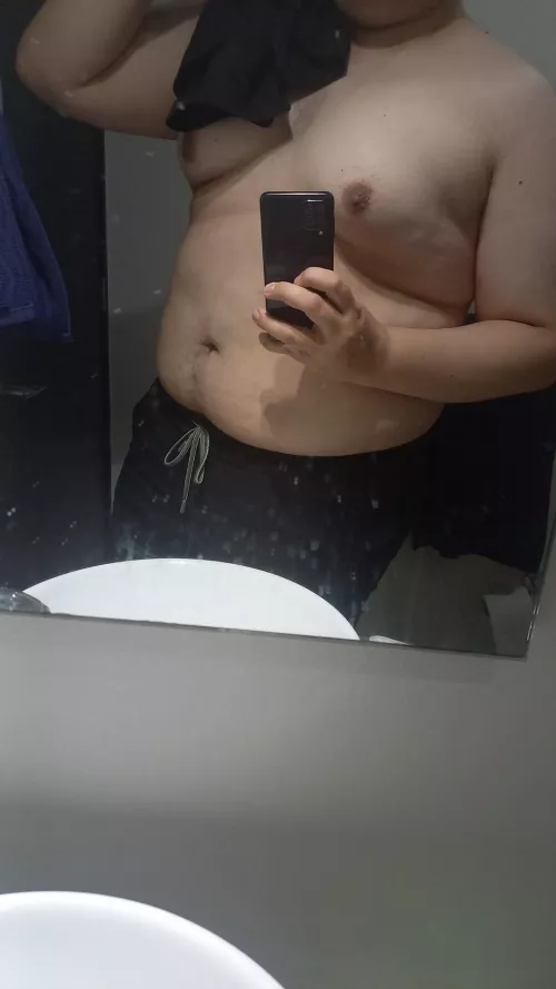 24 [M4F] Hi, it’s been a while since i last posted here. I gained some weight lately, so i haven’t been feeling really confident. Are women attracted to a newly grad doctor that looks like this?