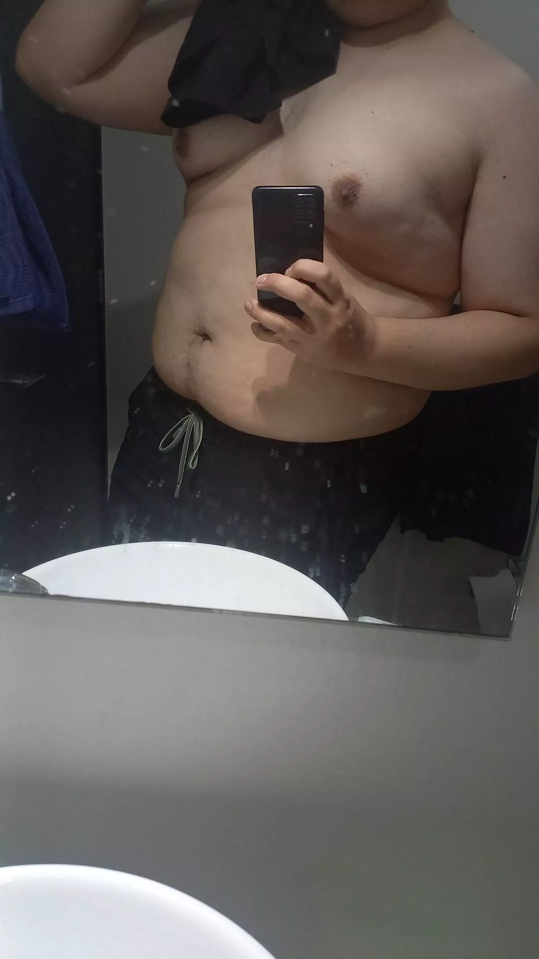 24 [M4F] Hi, it’s been a while since i last posted here. I gained some weight lately, so i haven’t been feeling really confident. Are women attracted to a newly grad doctor that looks like this?