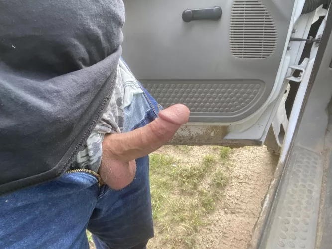 (43) Enjoying the fresh air on my break time! You like? 