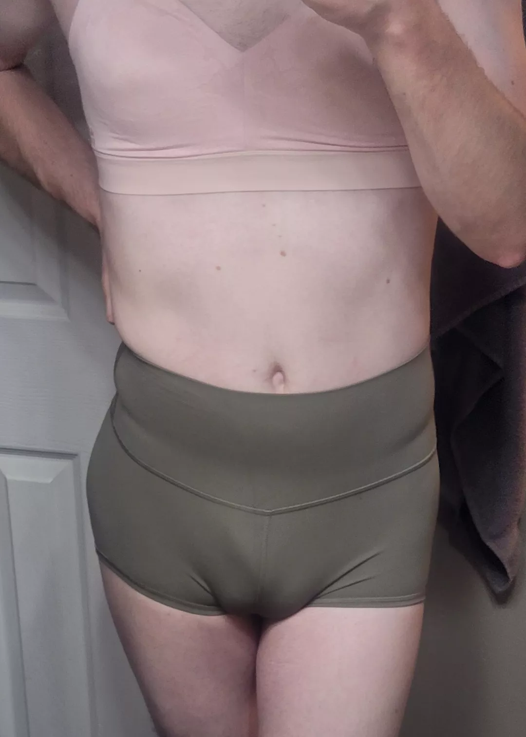 Bulging in my cute workout shorts 🤭