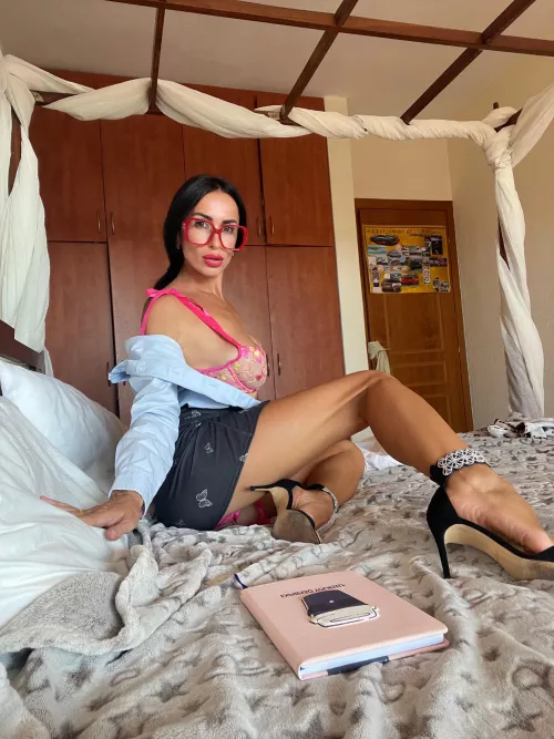 Business lady on the bed