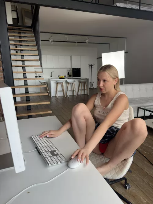 come, I'll show you my intimate photos